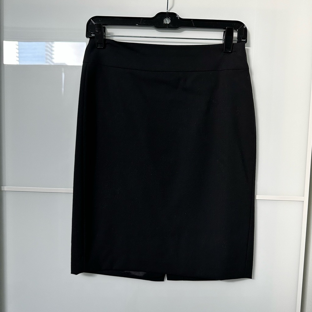 Selling brand new Banana Republic black skirt in size 0